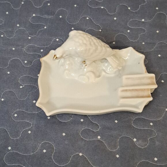 Gold Castle Cermaic gold trim with bird ashtray - Picture 1 of 4